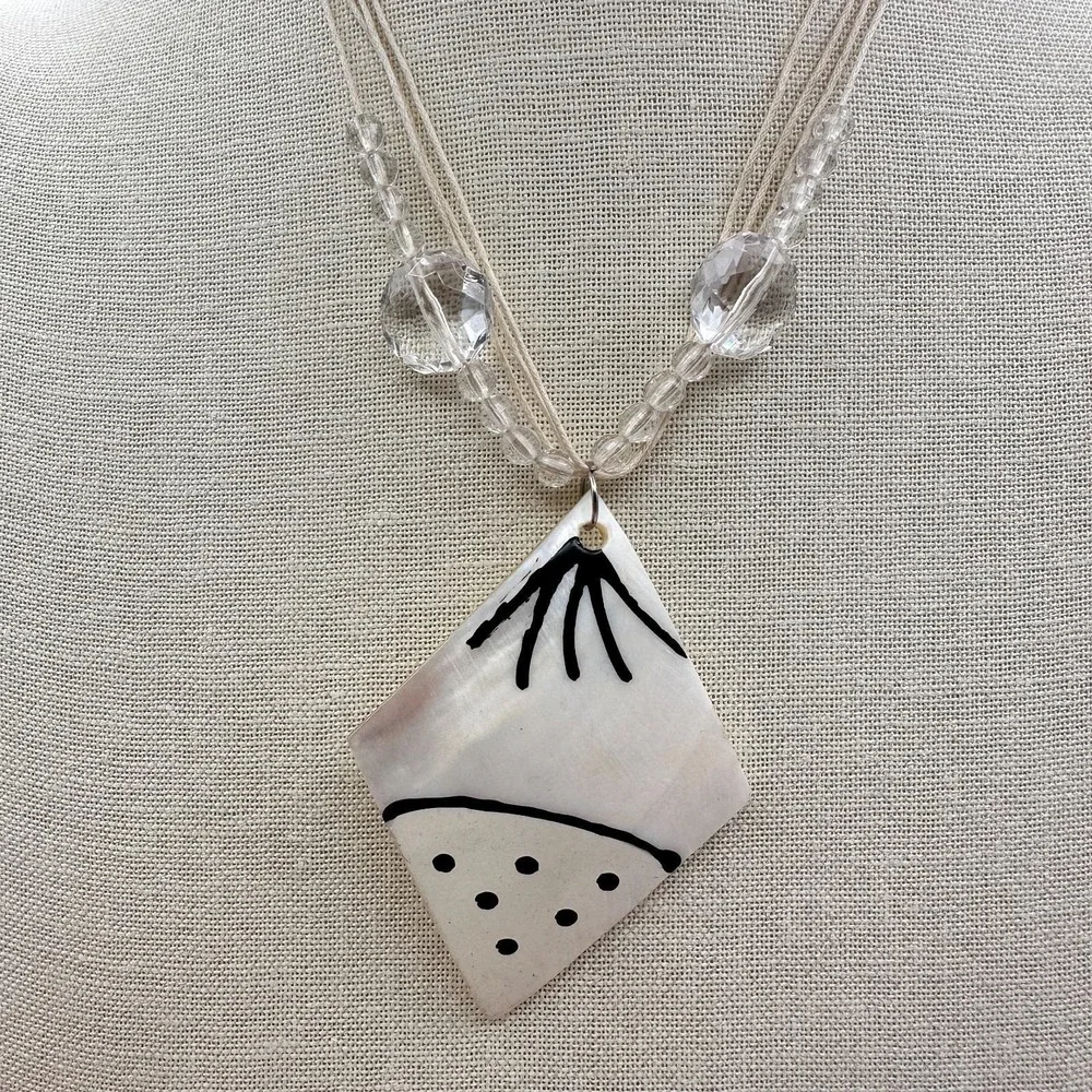 Vintage 90s‎ Multi Stand Beaded Hand Painted Mother-of-Pearl Pendant Necklace
